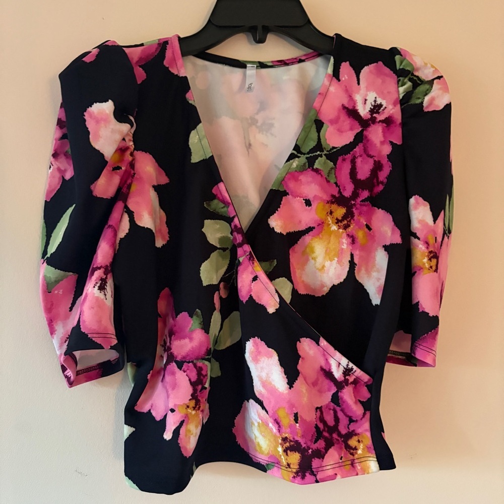 Yoyo 5 Pink Floral Wrap Blouse Top 3/4 Sleeve Women’s Size Large (Runs Small)